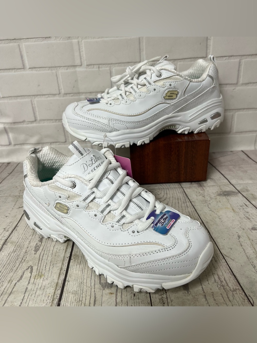 Skechers D'Lites Fresh Start White & Silver Women's Sneakers Size 8.5